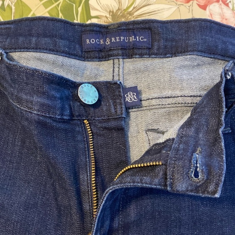 NWOT Rock and Republic skinny jeans. Great pocket design. Zip/button. Size 16